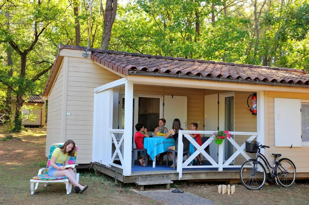 Camping - Village Vacances Familial A Prayssac Au Coeur Du Vignoble Lotois France