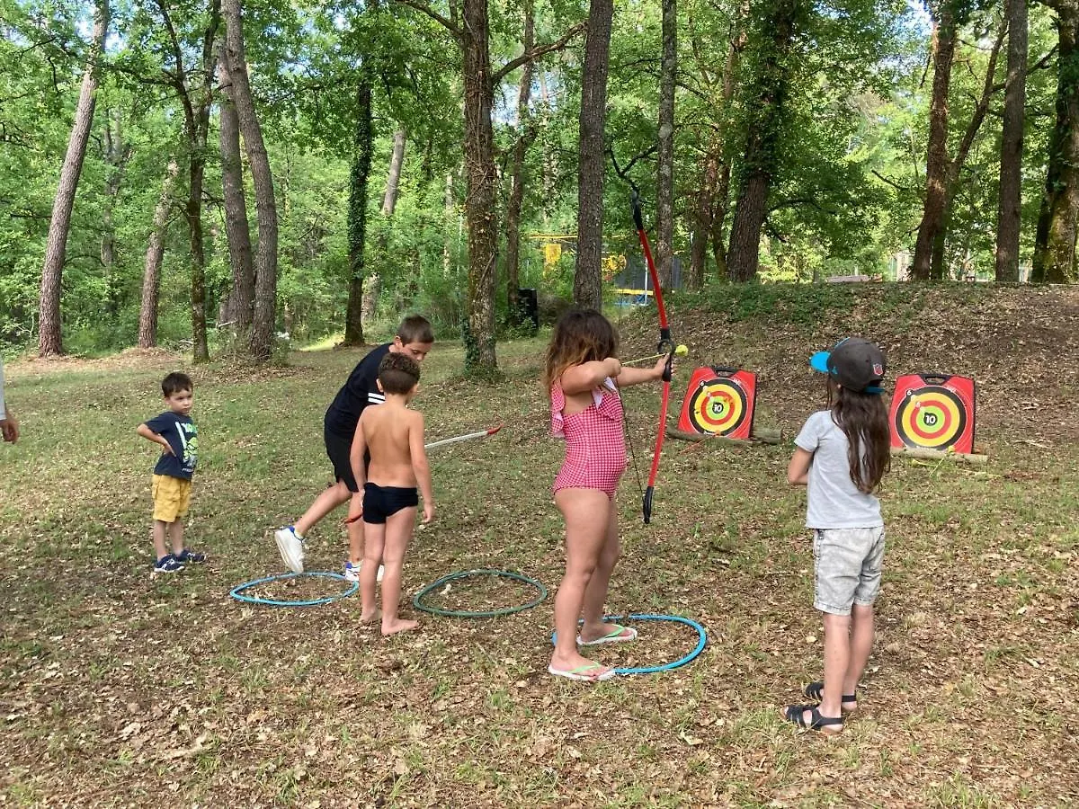 Aldeamento Turístico Camping - Village Vacances Familial A Prayssac Au Coeur Du Vignoble Lotois