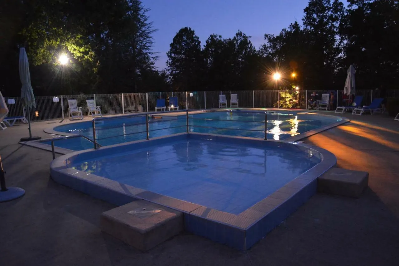 Camping - Village Vacances Familial A Prayssac Au Coeur Du Vignoble Lotois Aldeamento Turístico